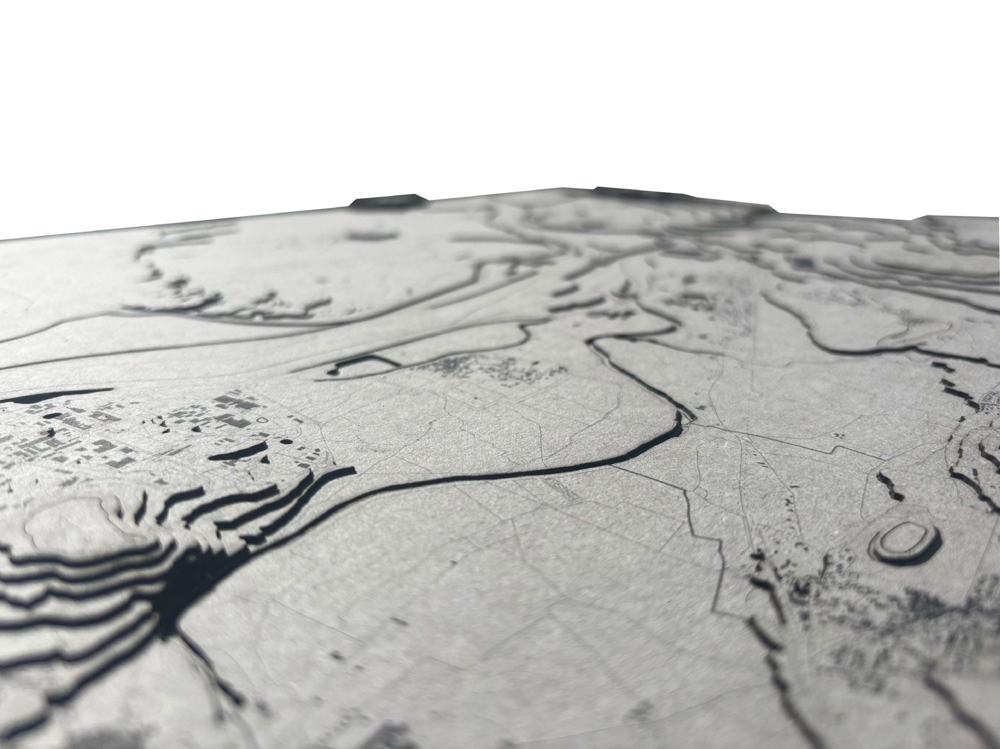 Détail de la maquette gravée : cours d'eau, trame urbaine et relief